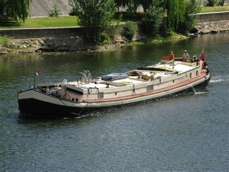 péniche de plaisance a vendre.